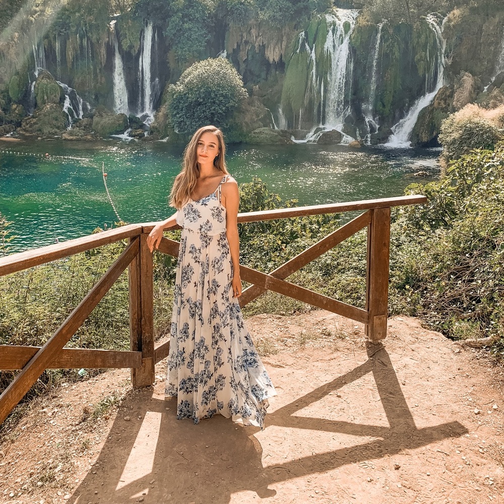 Lulus pollen for you floral maxi